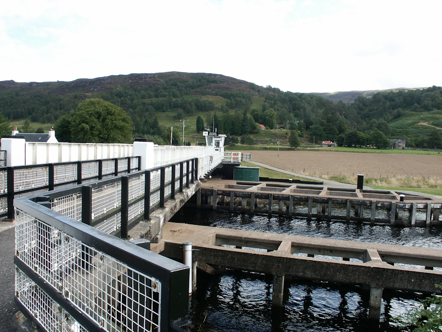 Caledonian Canal, Aberchalder Swing Bridge